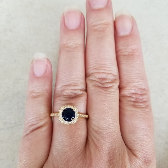 18k Sapphire Ring - Picture 6 of 7